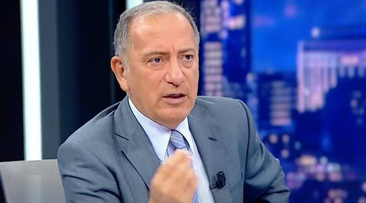 Bir gençten Fatih Altaylı'ya: • “AKP, gençlerin oy kullanmasını istemiyor. Seçimleri mayıs ayında yapacak.” • “Hem sınav dönemi olduğundan hem de ekonomik sebeplerden birçok genç evine dönemez.” • “Ayrıca bu gençlerin eve dönünce ana babalarını etkileme ihtimali de var.”