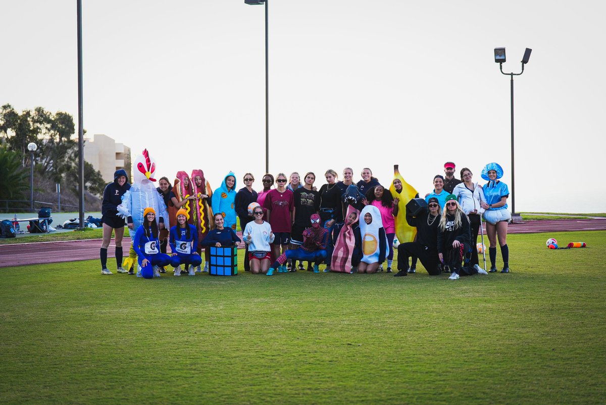 PepperdineWSOC's tweet photo. 🎃HAPPY HALLOWEEN FROM WAVES SOCCER👻🌊

#WavesUp https://t.co/8a1zelAMiE
