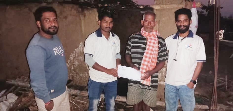 PFTNOdisha's tweet photo. ଗତକାଲି ରାତିରେ ରାଜନଗର ବ୍ଲକ ପୋଖରିଆ ଗ୍ରାମର ର ଦିବାକର ବେହେରାଙ୍କ ଚାଳ ଛପର ଘର ସର୍ଟ ସର୍କିଟ ଯୋଗୁଁ ସଂପୂର୍ଣ୍ଣ ଭାବେ ପୋଡ଼ି ଯାଇଛି। ଏହି ଦୁର୍ଘଟଣାରେ ତାଙ୍କର ଚାରି ବଖରା ଘର ସହ ସମସ୍ତ ଆସବାବ ପତ୍ର, ଧାନ, ଚାଉଳ ଇତ୍ଯାଦି ପୋଡି ପାଉଁଶ ହୋଇଯାଇଛି।

1/2 https://t.co/ogGudMDuaN