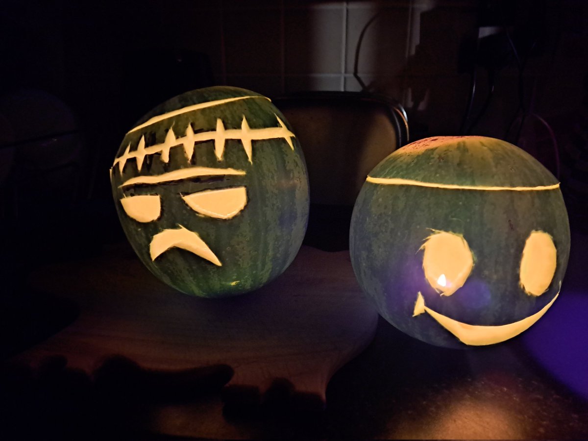 Maggie_mcp's tweet image. Well... we left it too late to get a pumpkin so Da Lads carved watermelons instead #badmom #gotcreative