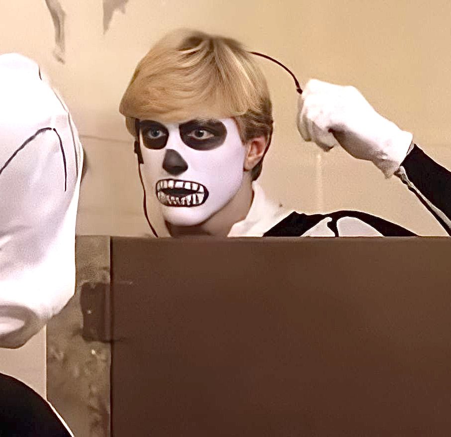 lawrussofiles's tweet photo. happy halloween 🎃 https://t.co/3TfdQQ9FdB