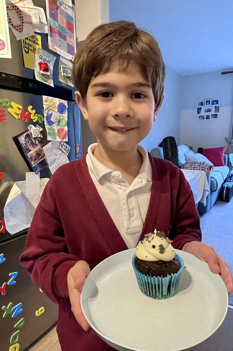 ameliesnaps's tweet photo. @Year2Planets Oliver’s creation for Halloween, chocolate cupcakes with spooky sprinkles 🦇🎃👀 https://t.co/CHCs2S3NtU