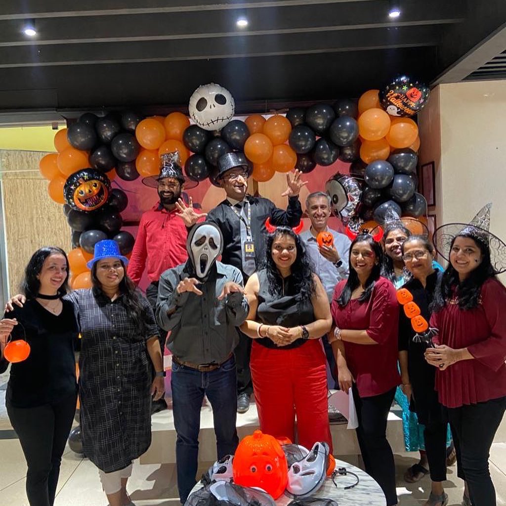 UnitySFBank's tweet photo. Our Unity Bank Employees celebrated this Spooky Halloween π Season with Fun and Enthusiasm while trick or treating with Senior Leaders!
#HappyHalloween #SpookySeason #LivingThroughUnity #UnitySFB https://t.co/ZfpUuz7Ren