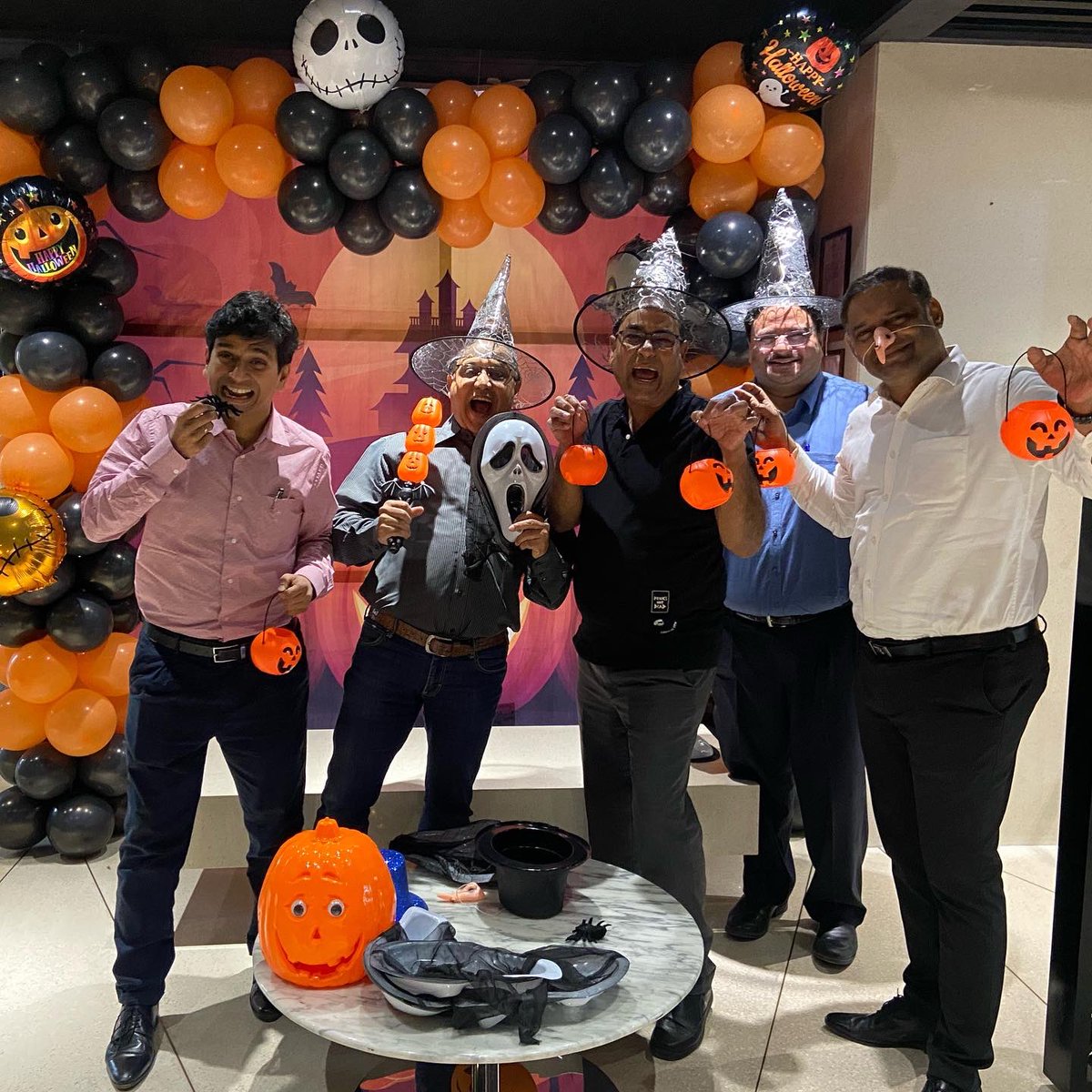 UnitySFBank's tweet photo. Our Unity Bank Employees celebrated this Spooky Halloween π Season with Fun and Enthusiasm while trick or treating with Senior Leaders!
#HappyHalloween #SpookySeason #LivingThroughUnity #UnitySFB https://t.co/ZfpUuz7Ren