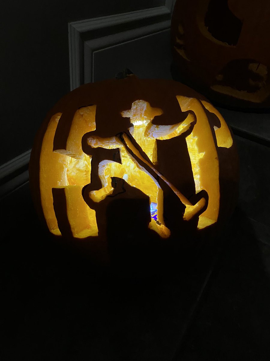 mornsopoly's tweet photo. @thehipofficial I can make you scared, if you want me too. #Halloween https://t.co/eeDfNNISkl