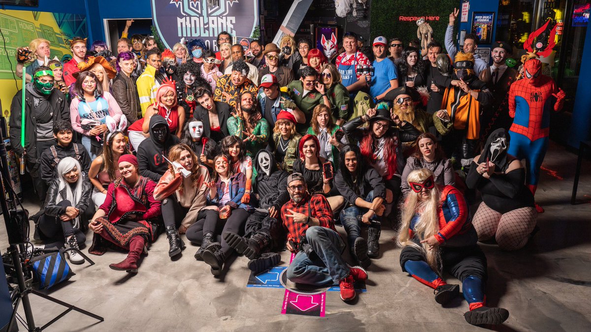 CosMeetupChi's tweet image. Happy Halloween! Are you in a cosplay today or more casual?! Share your look for a RT! 

#HappyHalloween #Cosplay #CosMeetupChicago #Halloween