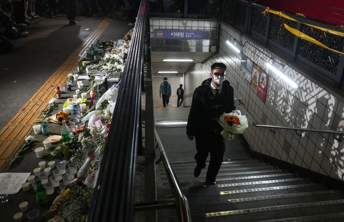 nodutdol's tweet photo. On October 28th, 2022, over 150 people were killed after a crowd surge in #Itaewon, Seoul. Victims were mostly teenagers and young people who had gathered to celebrate Halloween. This tragedy was a public safety failure. 🧵 https://t.co/9pNaKN4l0J