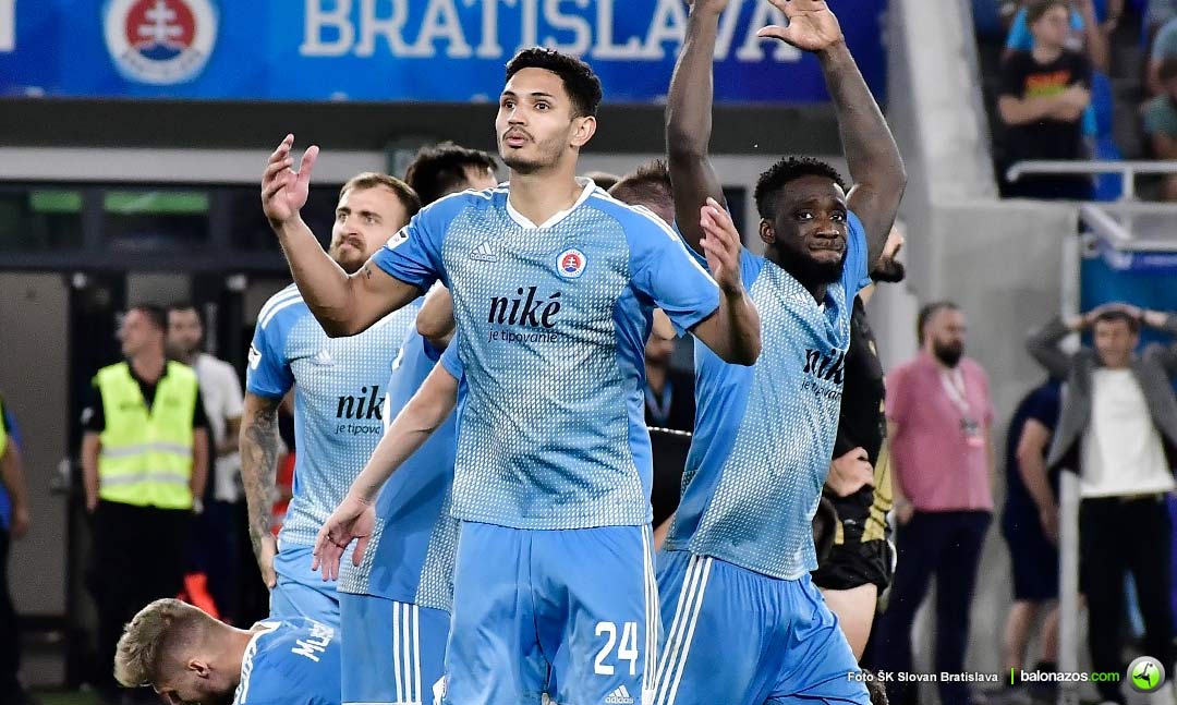 Balonazos's tweet photo. Eric Ramírez nuevamente condujo al triunfo al Slovan Bratislava con gol en Superliga Eslovaca.

#VinotintoExt
#EricRamírez
#SlovanBratislava

🔗 https://t.co/c37rfsGYcE https://t.co/4wQI97lKt5