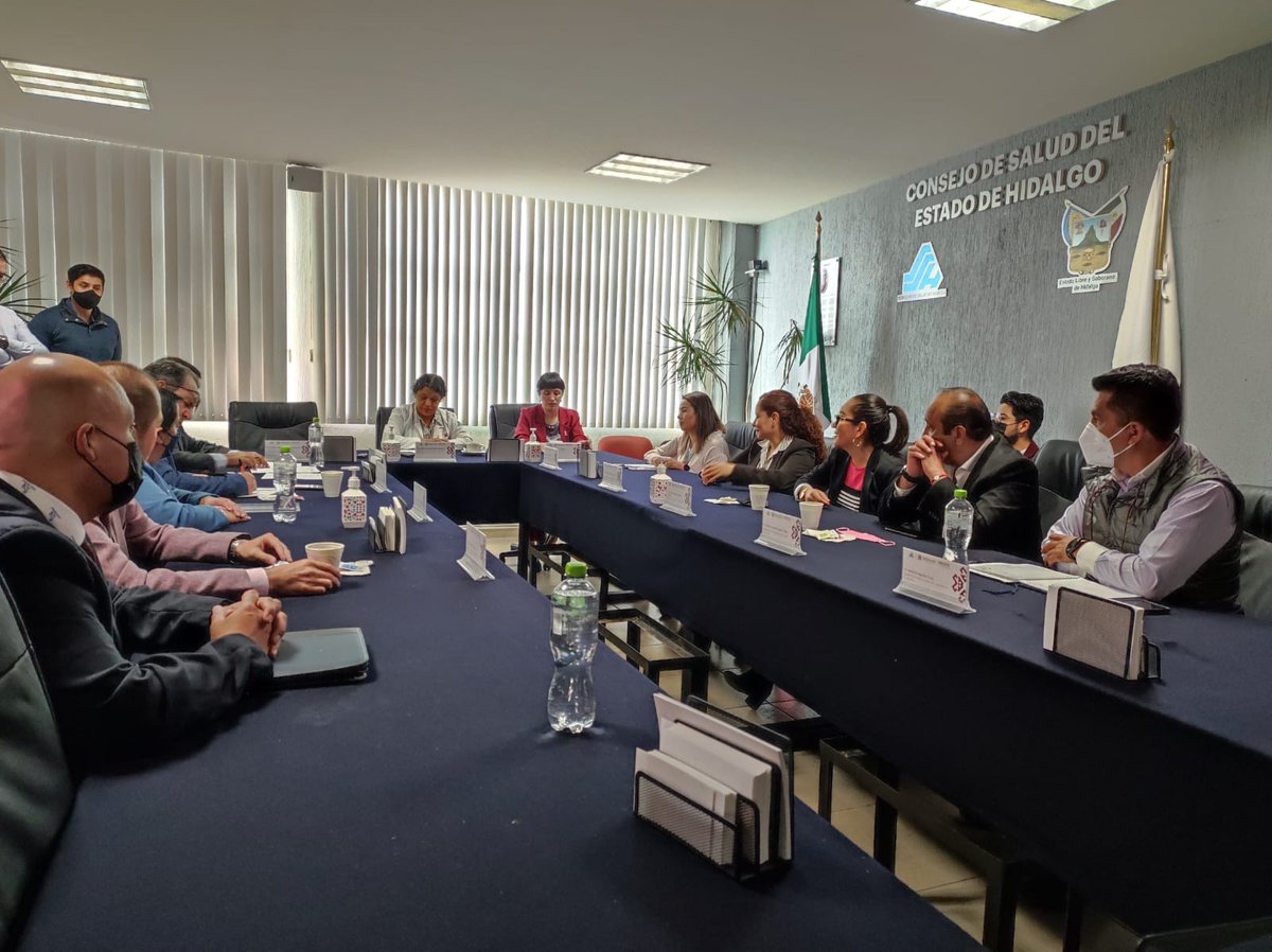 Salud_Hidalgo's tweet photo. En un evento de justicia social, la Secretaria de Salud, Zorayda Robles, hizo entrega a Jefes Jurisdiccionales de dispositivos tecnológicos que habrán de fortalecer el programa de Telemedicina que ya opera en algunos Centros de Salud.
 #ElHidalgoQueQueremos https://t.co/4OCJSSsPtM
