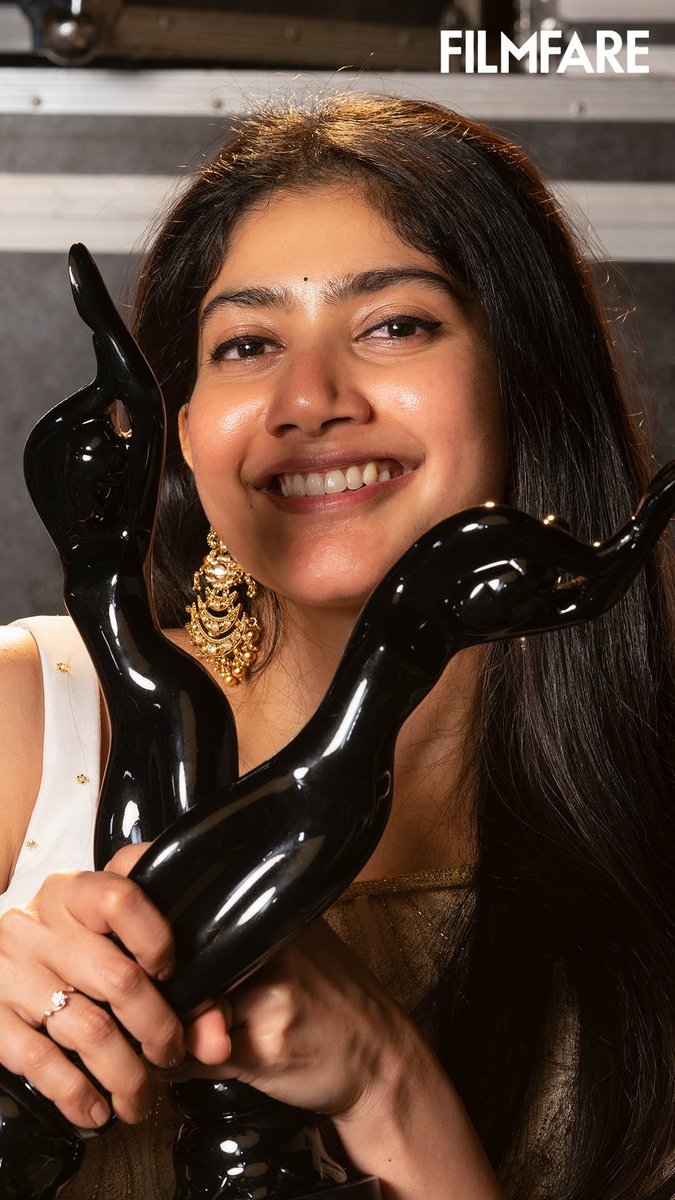 The most awaited Pic is Here 🥹🤍

@Sai_Pallavi92 👑
#Saipallavi #Filmfareawards2022