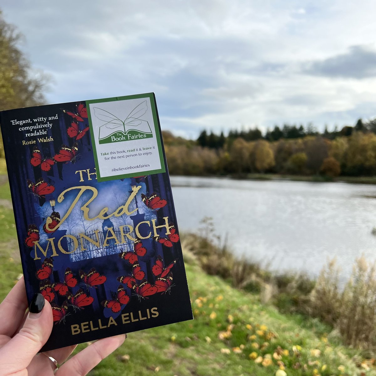 #TheBookScaries are out in force with some great books! This book fairy has left a copy of The Red Monarch by Bella Ellis in Callendar Park
#ibelieveinbookfairies #BookFairiesFalkirk #Falkirk #TheRedMonarch #BellaEllis #TBFHodder #Halloween  #ScaryBooks #Samhain