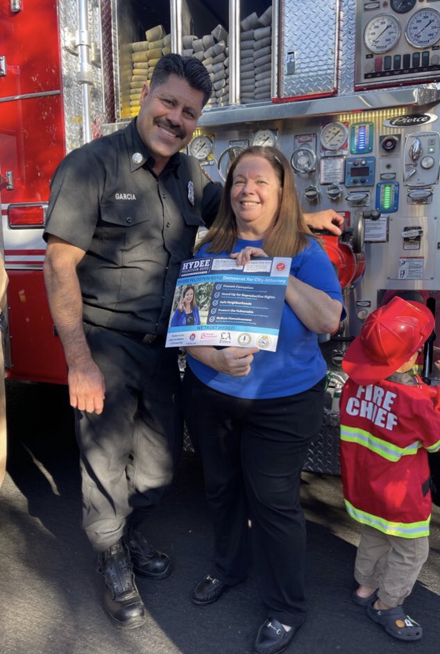 ElectHydee's tweet photo. #TeamHydee had a great time talking with Angelenos &amp; celebrating #Halloween 🎃 at the Halloween Haunt Block Party at #WilshireVista &amp; the Pumpkin Race. Thank you for the warm welcome &amp; fun day w/community! #LAVotes #CD10forHydee  #Hydee4CityAttorney #GOTV https://t.co/JvrWXJjk3y