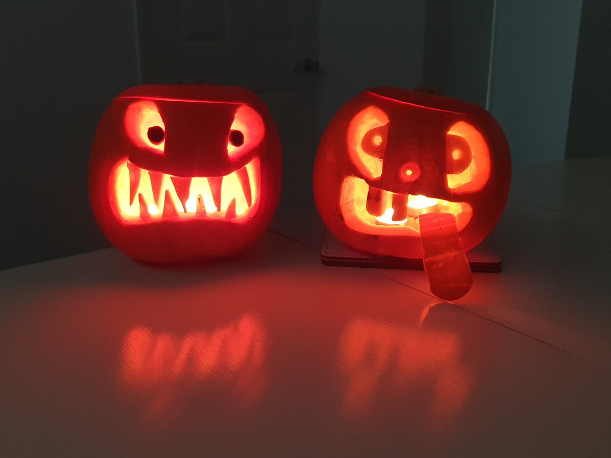 promegauk's tweet photo. We are getting ready for #PomegaHalloween with the team carving pumpkins (including a Helix one) and even getting their pets in the mood......
Are you ready? We would love to see your efforts. 🧹🎃
#LifeAtPromega #LabLife #PhDLife https://t.co/NraURELEXG