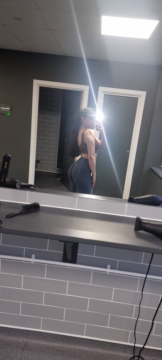 Emily Hill - TOP 0.01% OnlyFans on Twitter: "Starting off Monday right 💪🥵"