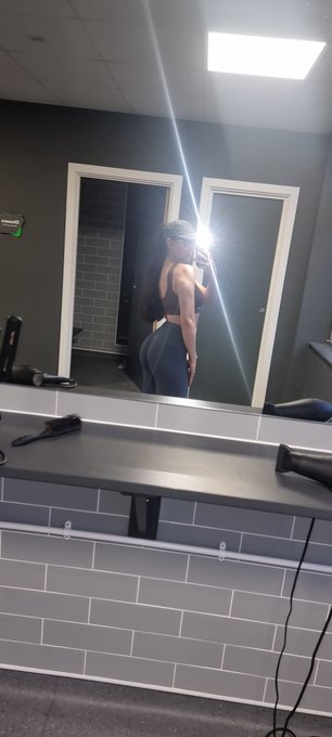 Starting off Monday right 💪🥵 https://t.co/JoNRXLKjQS