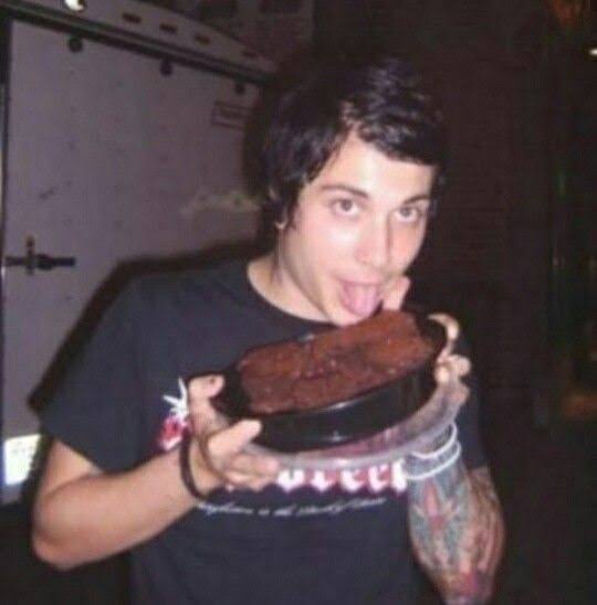 Happy birthday frank iero eu te amo ta na proxima vida nos seremos um casal feliz juntos     