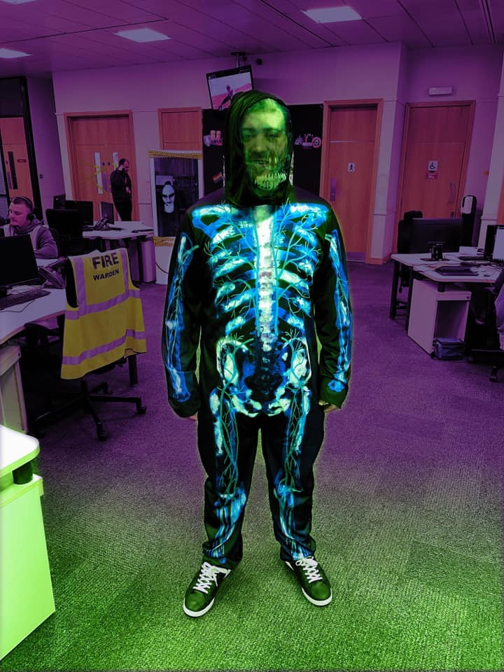 VMO2Life's tweet photo. ๐Yup, we love a theme. ๐
Our teams have been getting into the spooky spirit in our offices (and rightly so). Can we dress like this every day ๐ป?
#Halloween2022 #CreatingPersonalExperiences https://t.co/e4uuct6Dxf