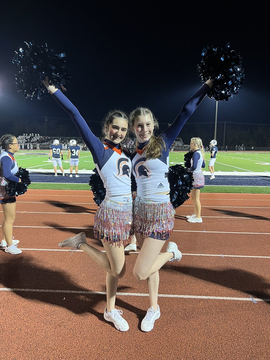 wcsSHSks's tweet photo. Summit Dance is headed to competition this weekend for the FIRST time ever, making history!🫶🏼 s/o to our parents for surprising us w/ this cake to celebrate our first FULL football season &amp; being comp. bound!! Feat. some pics from the sidelines Friday night! https://t.co/xDXSiSQwUg