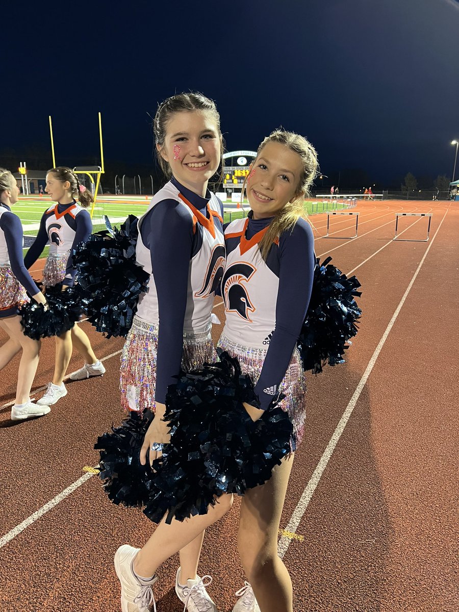 wcsSHSks's tweet photo. Summit Dance is headed to competition this weekend for the FIRST time ever, making history!🫶🏼 s/o to our parents for surprising us w/ this cake to celebrate our first FULL football season &amp; being comp. bound!! Feat. some pics from the sidelines Friday night! https://t.co/xDXSiSQwUg