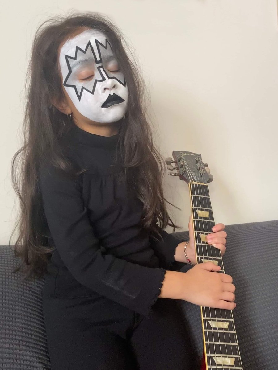 TheGuitarWorld's tweet photo. It’s “that time” again … @kiss @genesimmons https://t.co/pmi2fLj9lE