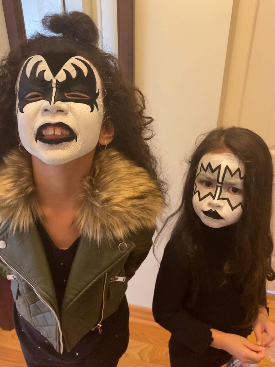 TheGuitarWorld's tweet photo. It’s “that time” again … @kiss @genesimmons https://t.co/pmi2fLj9lE