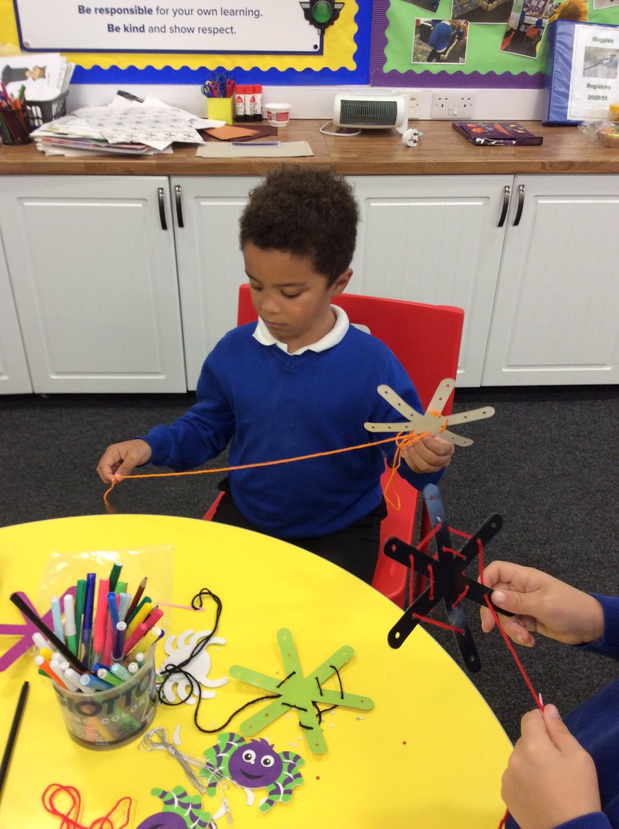 TH_AfterSchoolC's tweet photo. Having fun with some Halloween craft 👻🎃 #proudtoachievetogether #thcrew https://t.co/l1KLRA9uHH