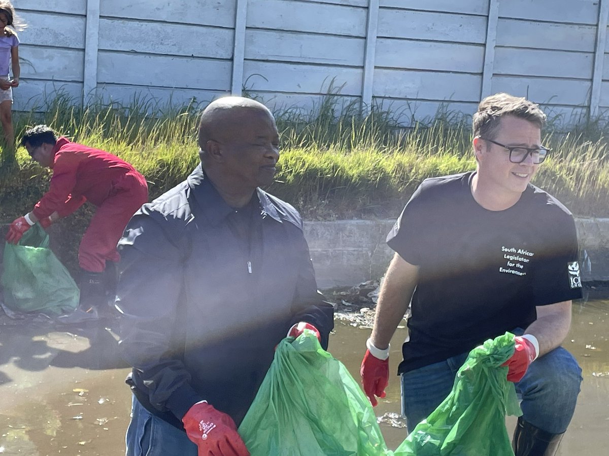 ewnreporter's tweet photo. They say, they’re aiming to raise awareness of the impact single-use plastics have on waterways and oceans in South Africa. https://t.co/dyfgSEf6V7