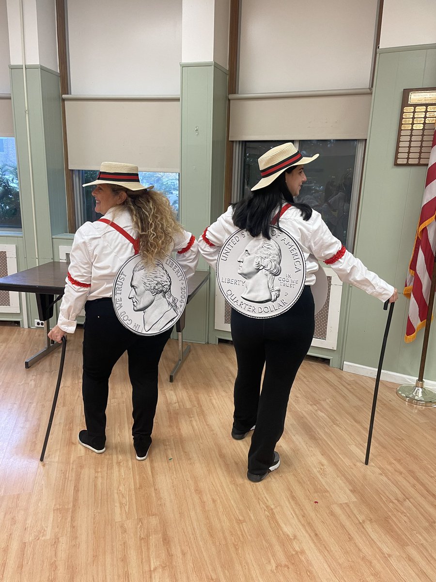 msmariadonovan's tweet photo. Happy Halloween! 🎃 “We jingle and we jangle, you see us all around!!” @ABCmouse @wsselementary https://t.co/14fWiOANDD