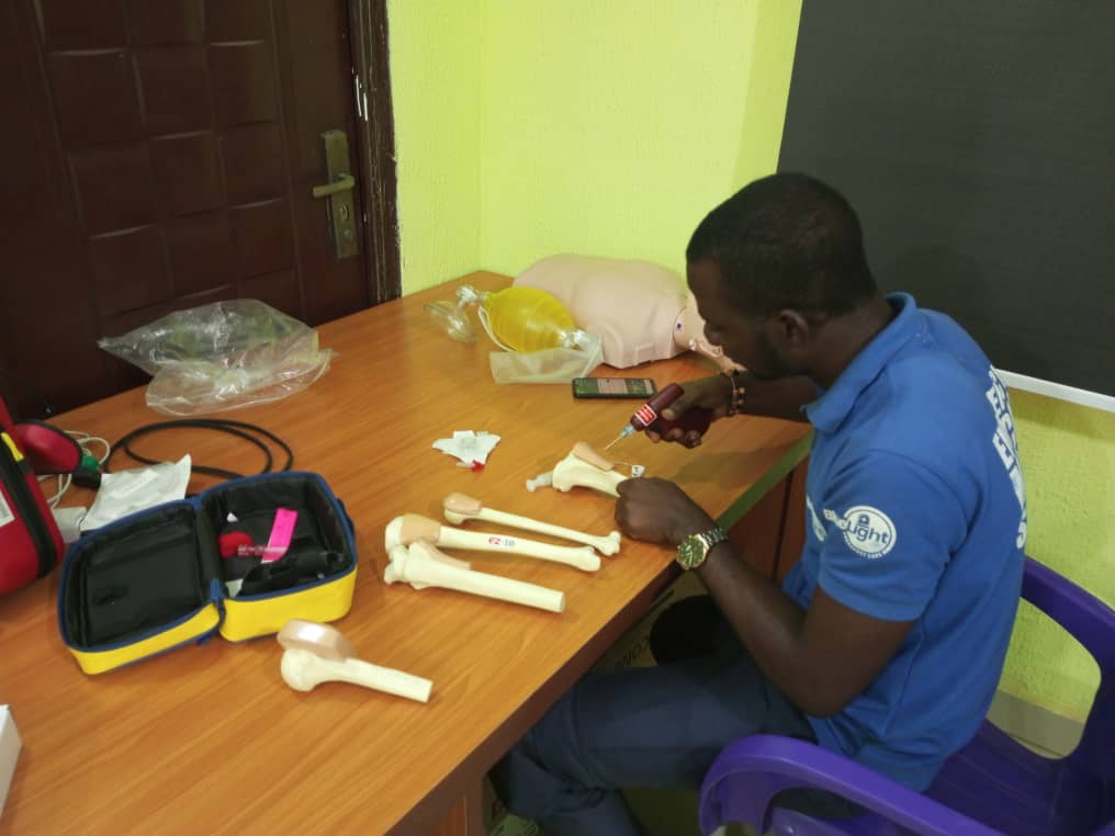 okhtimothy's tweet photo. Had to visit the skills lab for some hands-on. I.O (Intraosseous) access https://t.co/YlXiyWM1ph
