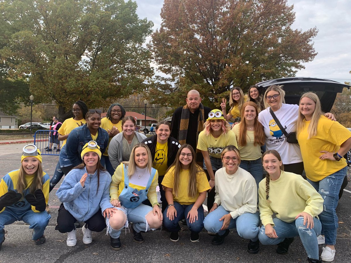 Happy Halloween from Gru and the minions! 💛 #LUMOSoftball / #Minions