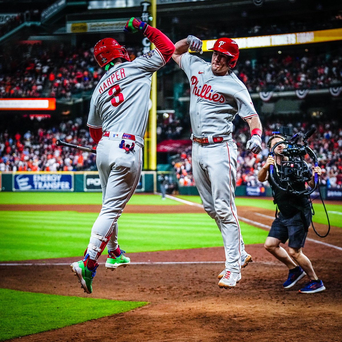 Who will take game 3? 

At Circonus, the World Series gives us lots to celebrate. We're proud that Major League Baseball uses Circonus for performance monitoring and can't wait to cheer on our hometown team tonight. #GoPhils #RedOctober #WorldSeries