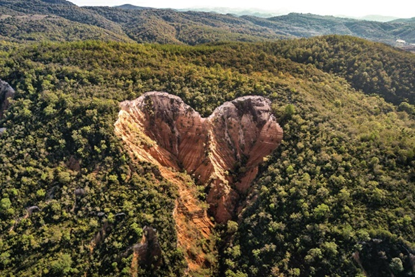 InfoweekM's tweet photo. Reciben tarjeta verde de @UNESCOMexico  geoparques mexicanos impulsados por  @Gaceta_UNAM  Comarca Minera, @gobiernohidalg y Mixteca Alta @GobOax 
La revalidación por cuatro años significa que cumplen con aspectos fundamentales e iniciativas que promueven desarrollo local. https://t.co/Cy9yAwVyoB