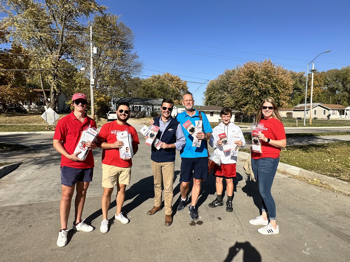 TRoweIA's tweet image. Go time! 8 days left of door knocking for @NunnForCongress, @mark_iowa, and @ReynoldsGregg! Encouraging voters to fulfill their patriotic duty, and vote for these fantastic candidates! Iowa’s values are at stake! #IA03 #LeadRight