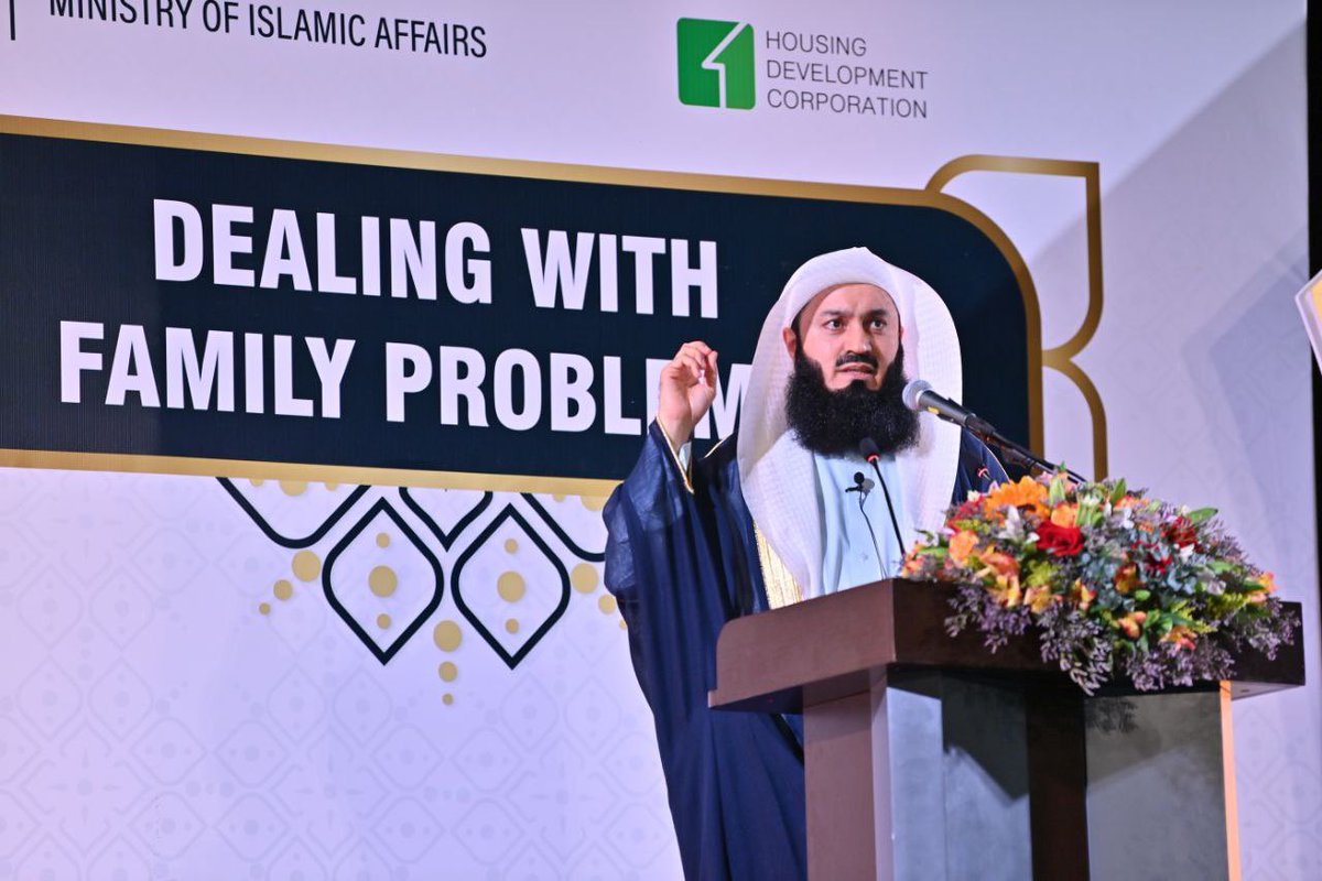 presidencymv's tweet photo. Vice President @faisalnasym attends the fourth session in a series of religious lectures delivered by the prominent Islamic scholar, Dr Ismail ibn Musa Menk. The fourth session was held at the Synthetic Track in Hulhumalé on the topic of dealing with family problems. https://t.co/HUA2ZH0UdL
