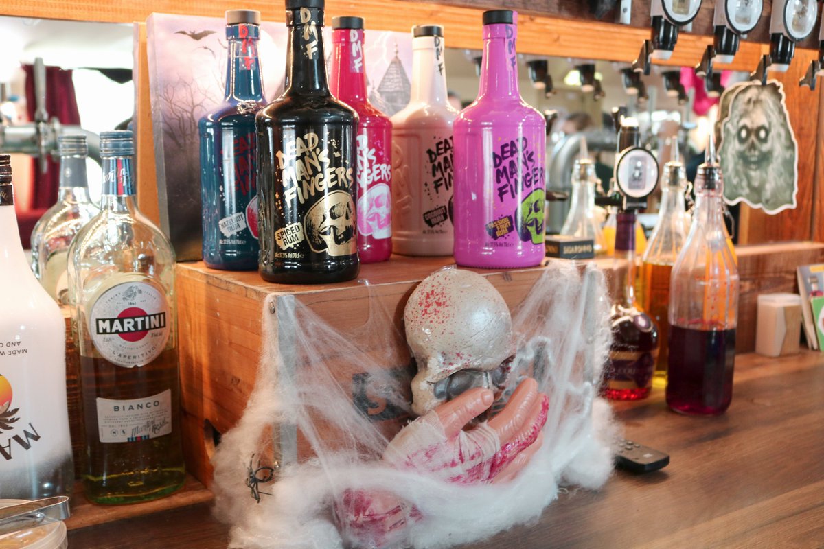 BCHolidayPark's tweet photo. 🎃 Happy Halloween from the team at Burton Constable Holiday Park

👻 Our Lakeside Bar team got into the spooky spirit on Saturday night! What have you been up to for Halloween?

#burtonconstable #holidaypark #eastyorkshire #Halloween https://t.co/ebtxxi0efi