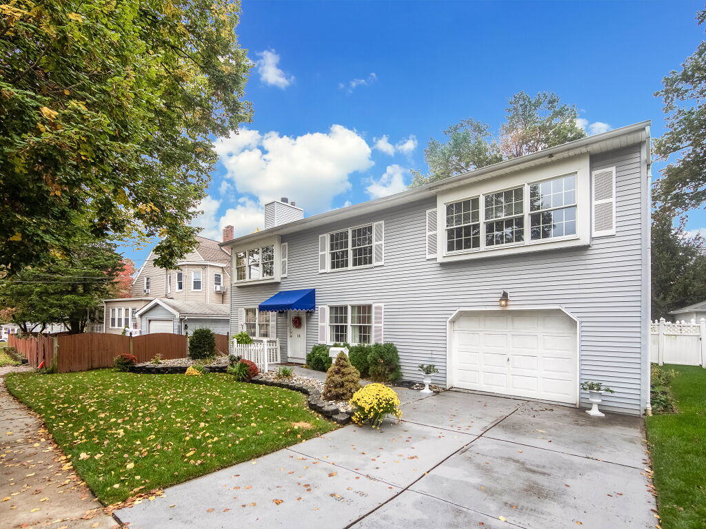 Realtor4NJ's tweet photo. Check out my new virtual tour for 114 Summit Cross, Rutherford, NJ 07070 https://t.co/SZrF0fmfae https://t.co/FlxLIb2rUs
