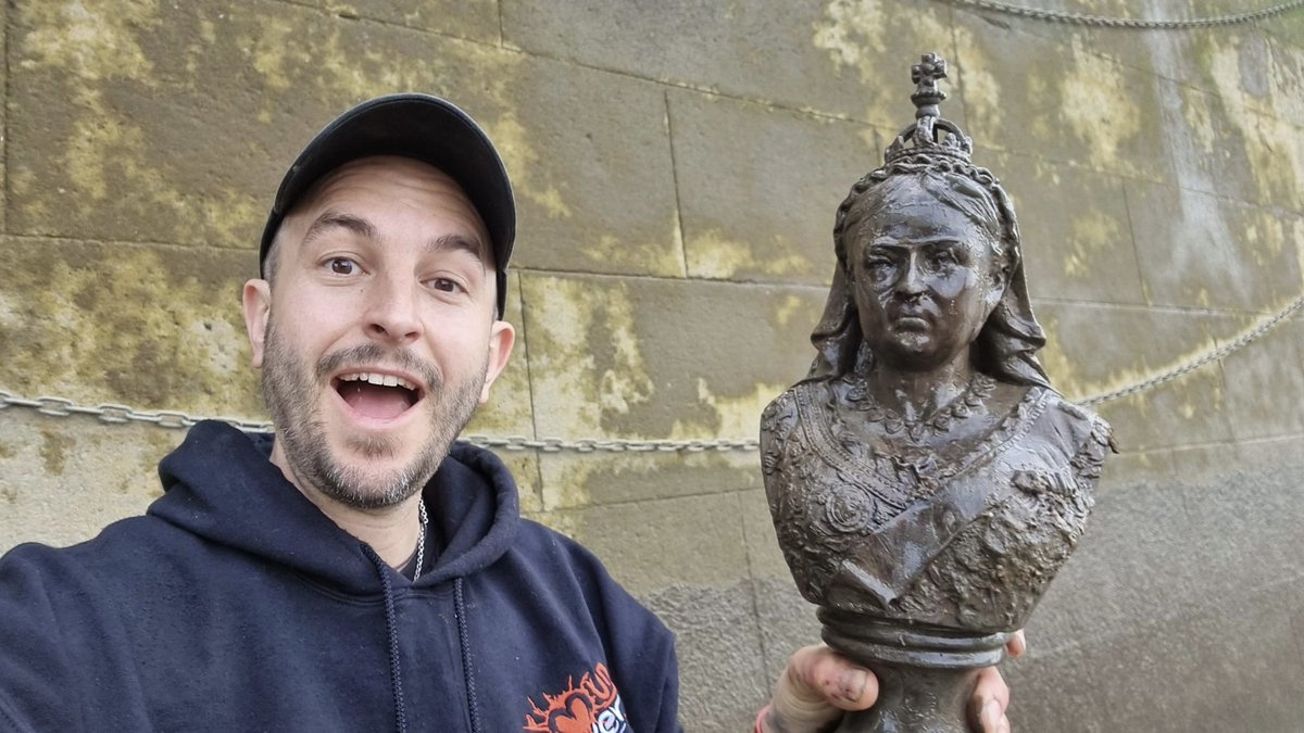 Simon Bourne tweet media