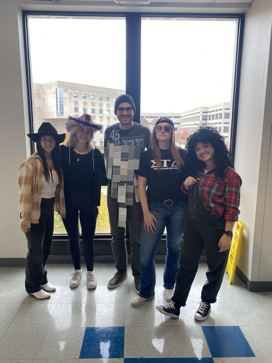 lexiikellley's tweet photo. Laulhé lab does Halloween. 

Seb - 50 shades of grey
Taylor - frat star
Macy - cowgirl 
Annika - pink Whitney 
Krishna - depressed n stressed PhD student 
Me - carnie 

@LaulheGroup @macydeckert https://t.co/mrz43kV021