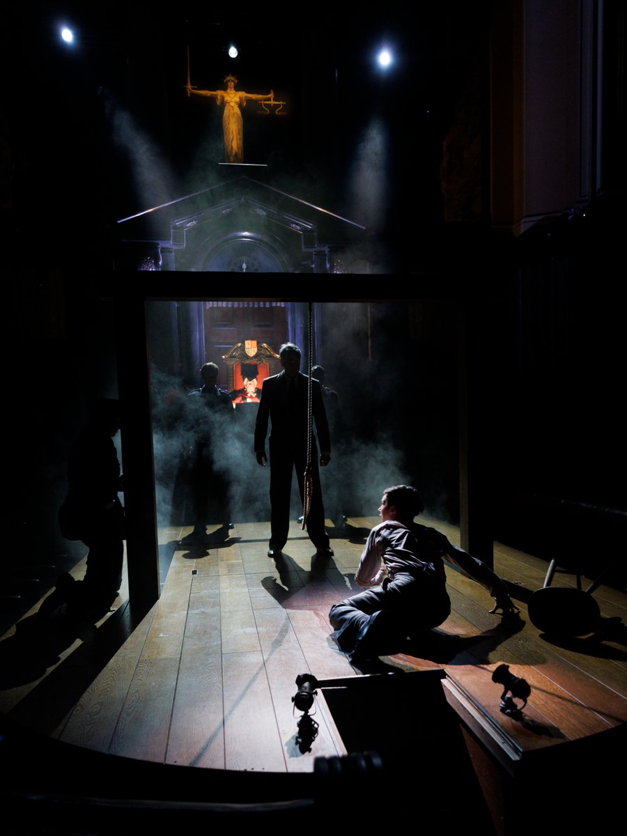 witnessplayLDN's tweet photo. Immerse yourself in a thrilling mystery, where a man's life hangs in the balance ⛓️

If you're looking for spooky plans this week, look no further than https://t.co/h5PXZYBjZL 👻 https://t.co/BW91GtsEYi
