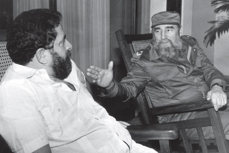 IconSocialista's tweet photo. Lula e Fidel Castro em 1989, ocasião em que ocorreu reunião com partidos de esquerda da América Latina em São Paulo/SP, 1989. https://t.co/8Fl50Ry4KK