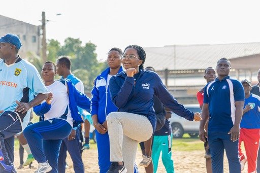 PrimatureTogo's tweet photo. Mme le PM @DogbeVictoire  a pris part ce samedi 29 octobre 2022 à l'acte 2 des journées nationales du sport #JNS aux côtés des populations de la Commune du Golfe 5 à Lomé. Les activités sportives de masse ont eu lieu pour l'occasion sur le terrain d'Avédji franciscain. https://t.co/jhG7pw3rS7