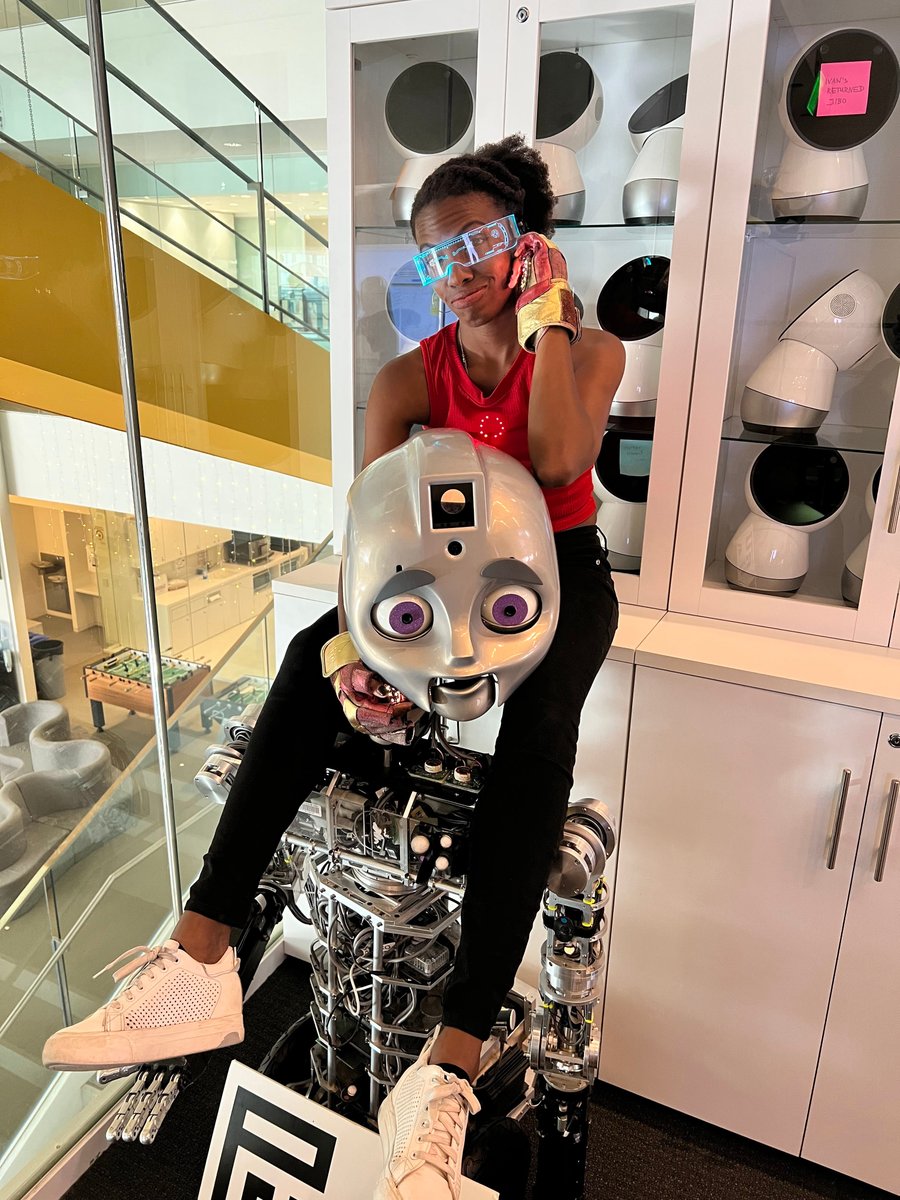 PhD student Randi Williams dressed as her @Marvel superhero counterpart Riri Williams for Halloween this year @randi_c1 @medialab @MITstudents @BlackInRobotics #RealLifeRiri #WakandaForever