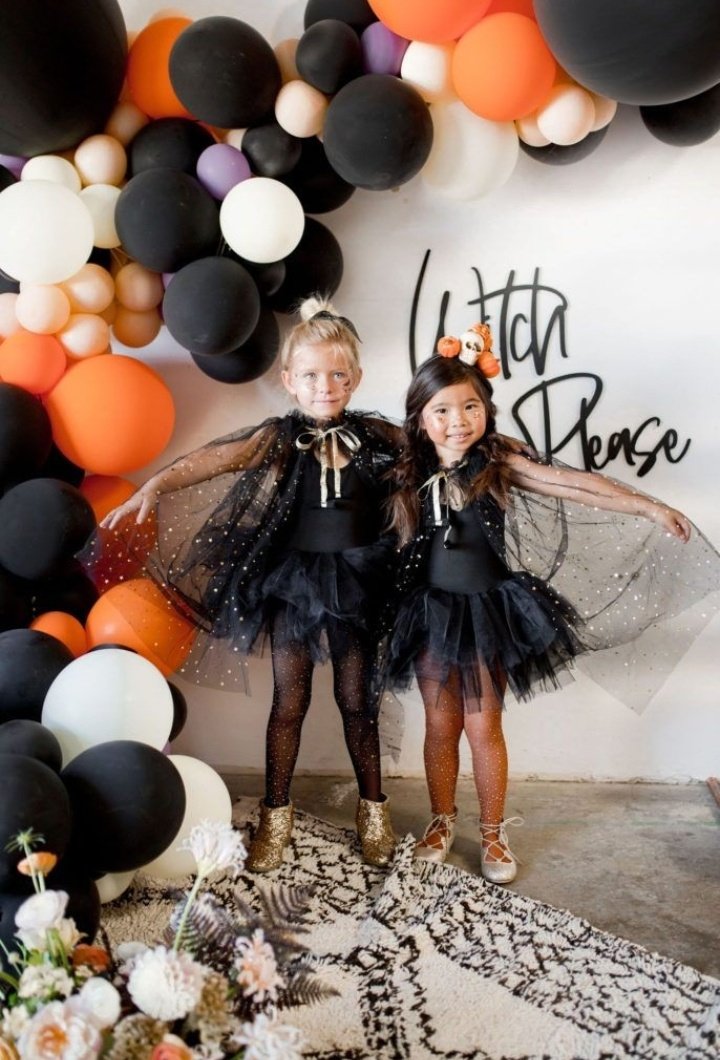 ᅠᅠ 👻 🎃 𝐇𝐚𝐥𝐥𝐨𝐰𝐞𝐞𝐧 🎃👻
                ° ᴴᵒᵍᵃʳ ᴹᵃᵍᶤᶜᵒ °     

Nuestros niños tambien se disgrazaron para esta gran fiesta y se ven todos muy hermosos 😍

#HalloweenEnHM