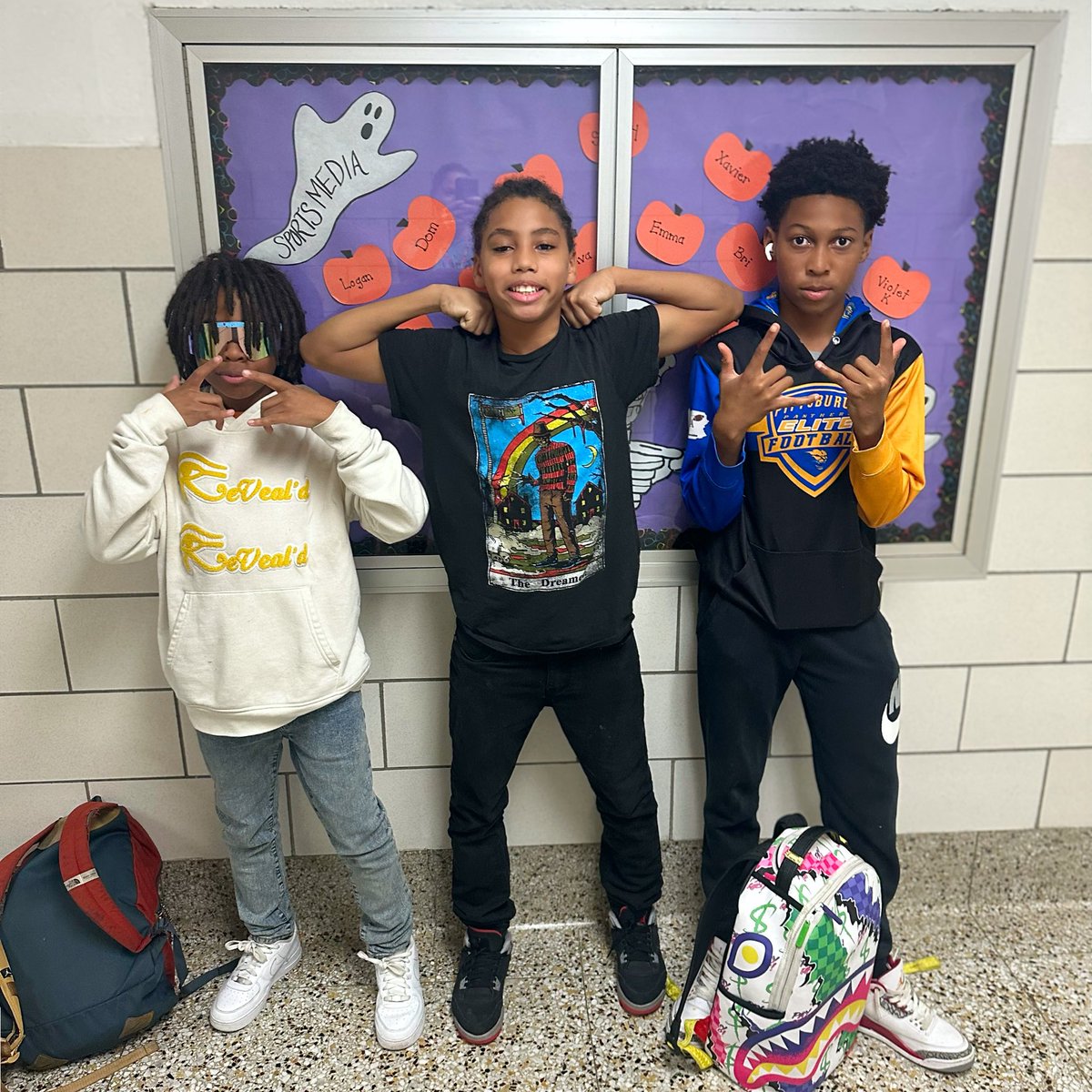 MrsWhitney17's tweet photo. 6th grade celebrating spooky season today! 🧡🖤🎃👻💀#halloween #middleschool #sixinthemix @southallegheny @ChuckMichael98 @ap_bragg https://t.co/DahnwQzI9t