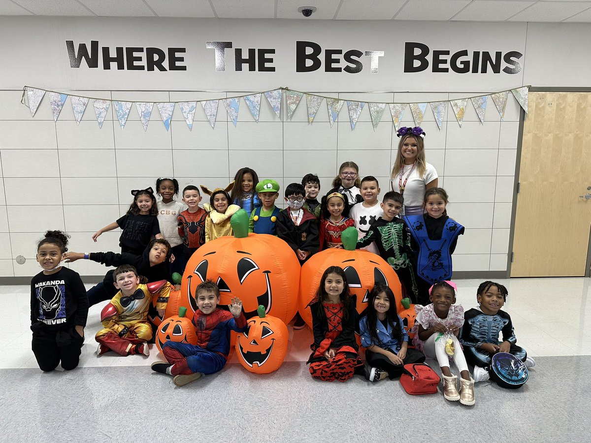 KayleaLong's tweet photo. Happy Halloween! 🎃👻 #ruthes https://t.co/NJMDEOoppn