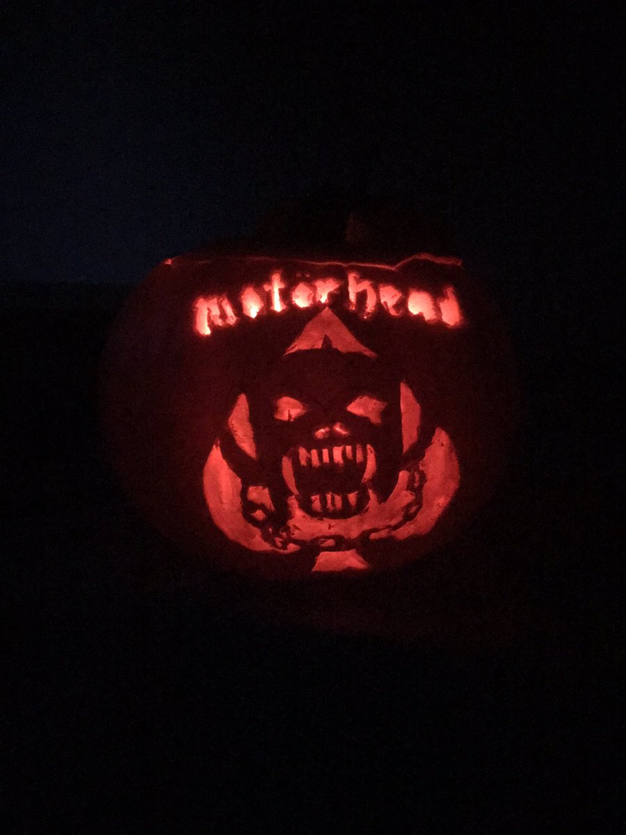 Debbie2965's tweet photo. Happy Halloween. My annual pumpkin carving offerings. https://t.co/eROttnNrph
