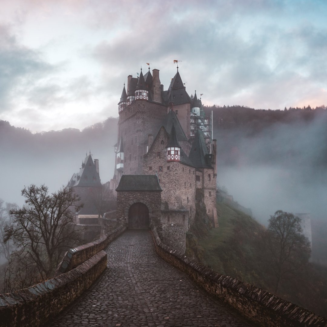 rocketmiles's tweet photo. Best spots to travel on Halloween - GO! Comment your fav down below.๐
#vacationfaster #halloween #travel #rewardingtravel #loyaltypoints #vacationvibes https://t.co/IgPkpZhfEE
