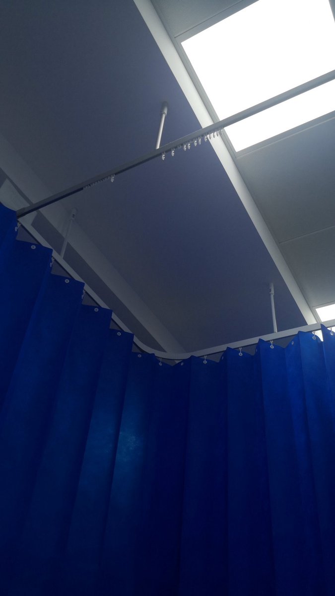 دعِ المقاديرَ تجري في أعَنّتها
ولا تبيتنّ إلا خاليَ البال

ما بين غَمضةِ عَين وانتباهتها
يُغيّر الله من حالٍ إلى حالِ