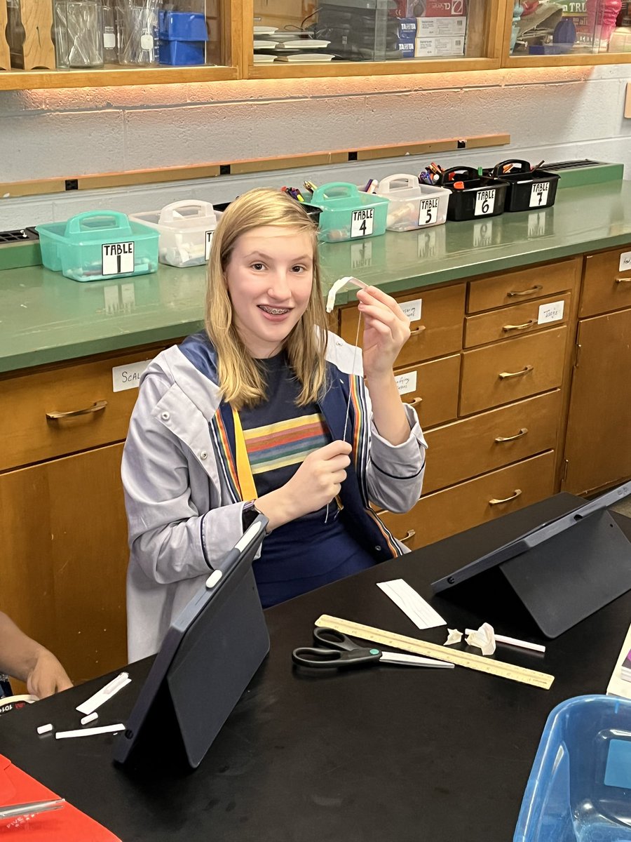 BonnellScience7's tweet photo. Science 7 students are putting their engineer and design skills to the test to design team candy grabbers! Who’s design is going to grab the most 🍭 when they’re done?!
#sciencerocks @SmithKnights https://t.co/lI6dPIrInQ