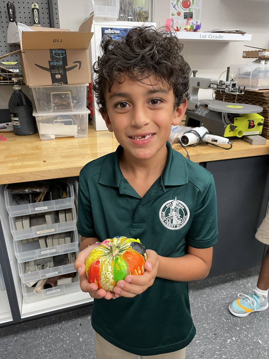 PineCrestAux's tweet photo. Our first October #PCAfterSchool Pop-Up in the #PCiLab was βMelty Pumpkinsβ for Ss in #PCK and #PCGrade1. Ss learned about melting point and changing matter, turning a solid into a liquid which turned back into a solid. Ss were excited to see the crayons melt! #PCCuriosity
πππ https://t.co/OtAanTnx1y